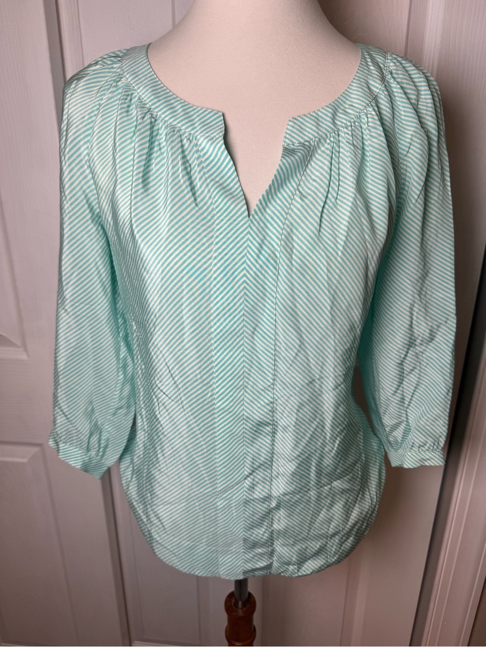 LILLY PULITZER Moxy Blouse Women's 100% Silk Aqua Striped V-Neck Size XS New